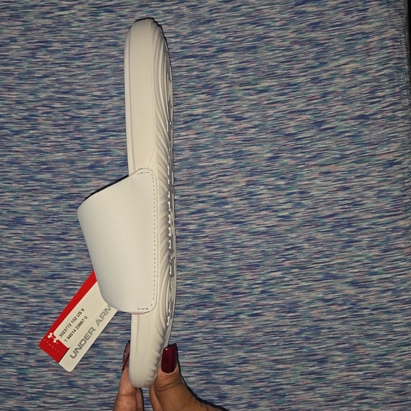 Under Armour Women's Sandals White Size 9 NWT - Picture 9 of 10